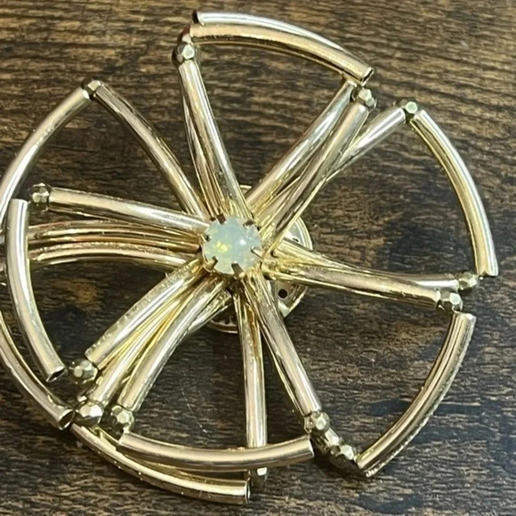 3-D Floral Goldtone Brooch Pin - Picture 2 of 7